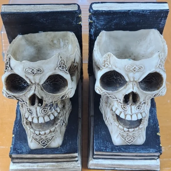 Bellaa decorative skulls small storage Celtic knot design resin bookends - Picture 4 of 8